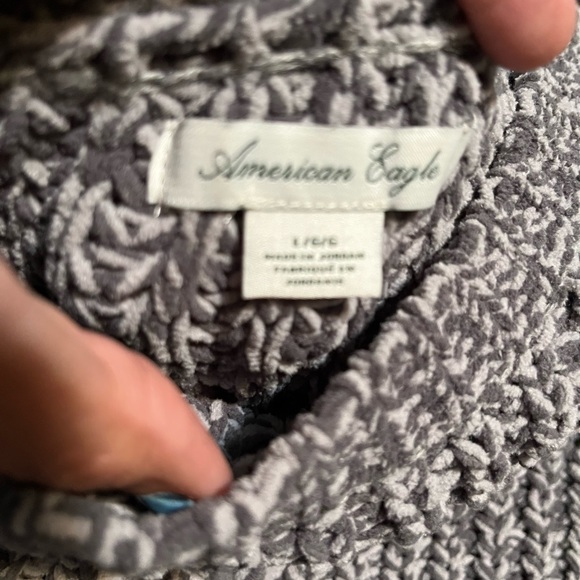 American eagle Large sweater! Only worn twice - Picture 3 of 3